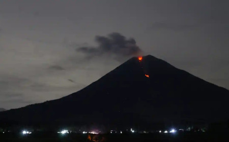 Gunung Semeru Erupsi Malam Ini, Status Waspada Siaga Level III